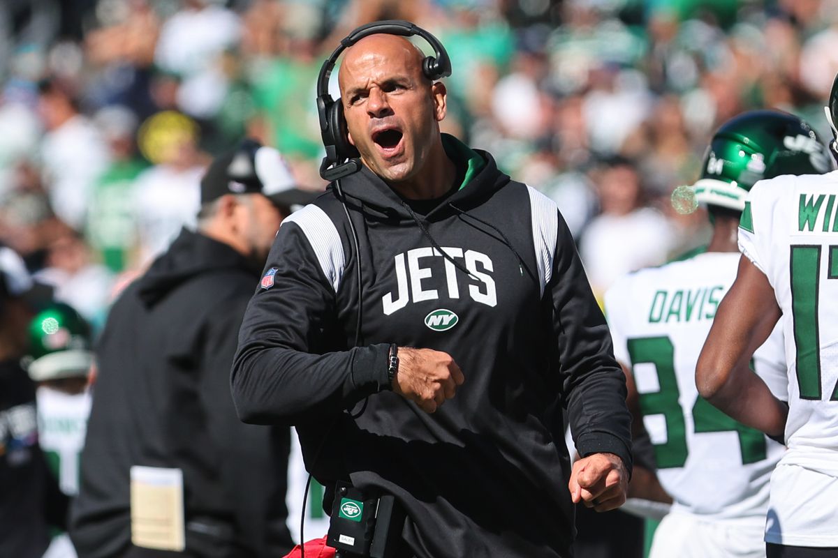 New York Jets coach Robert Saleh sure Aaron Rodgers deal will get done